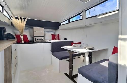Valence Boat Rental | The Blue Boat