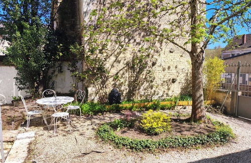 Charentenay Apartment | The country studio and its bread oven