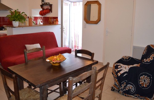 Grezes Apartment | The Green Nest in Saint Sulpice sur Célé welcomes you with your dog