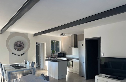 Mazan House | THE HOUSE UNDER THE OAKS WITH CONTEMPORARY DOUBLE POOL