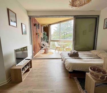 Romans-sur-Isere Apartment | The Jungle Studio, loggia & parking dans résidence