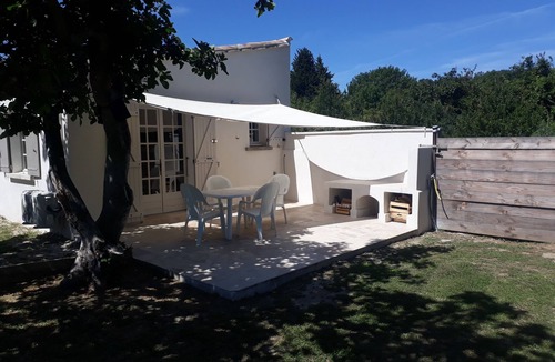 Chamaret House | The Little House In the Vines with Pool