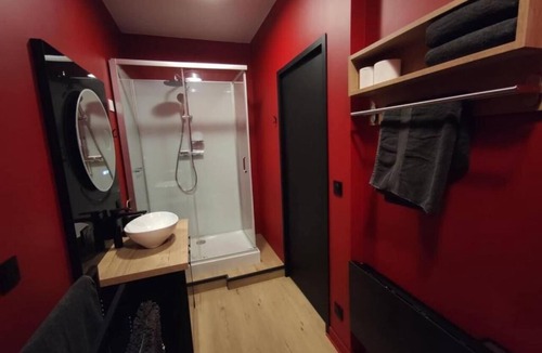 Arbois Apartment | The Love Room