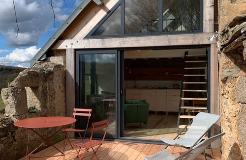 Bussieres (Yonne) Apartment | The Nest - mini-gîte with a wonderful view