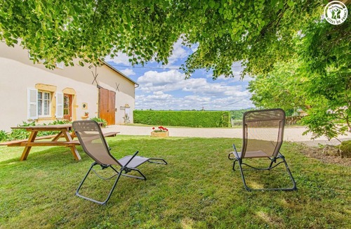 Saint-Christophe-en-Brionnais House | The Pleinecey Shelter
