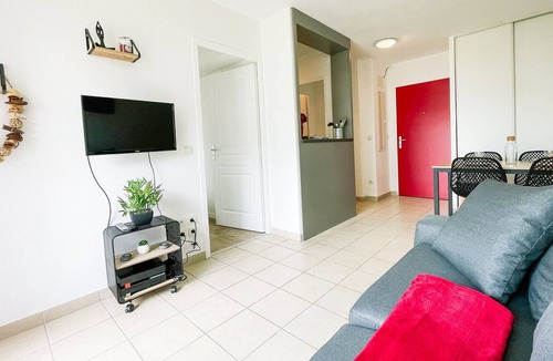 Meylan Apartment | The Serene Suite #FH