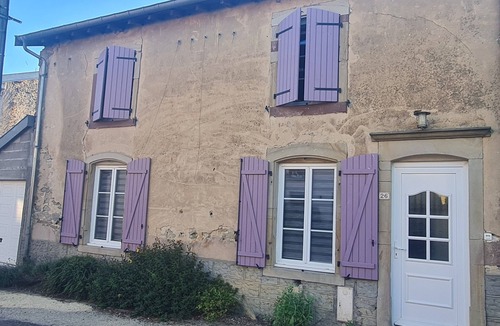 Oelleville House | The Stones of Happiness. Vacation with family and friends in our village house.