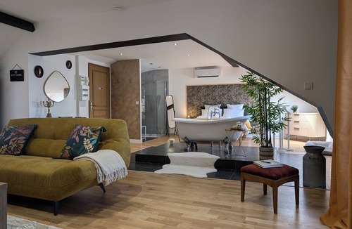 Montlucon Apartment | The Suite - Villa Valmy - Hypercentre - SNCF Train station