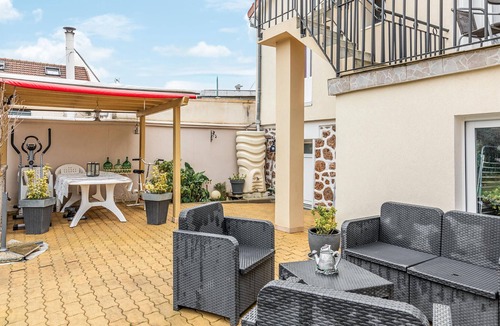 Juvisy-sur-Orge House | This family apartment with pool welcomes you in the catchment area of Metropol Paris.