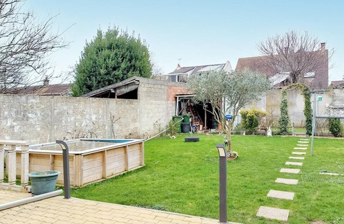 Juvisy-sur-Orge House | This family apartment with pool welcomes you in the catchment area of Metropol Paris.