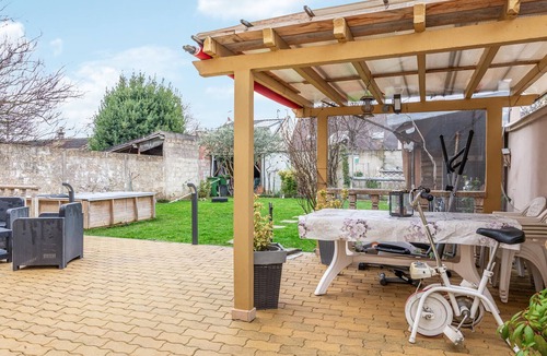 Juvisy-sur-Orge House | This family apartment with pool welcomes you in the catchment area of Metropol Paris.
