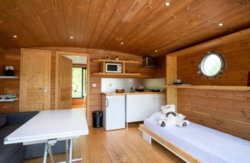 Molinet Cabin | Toue Cabanée at anchor - Houseboat for 5 people