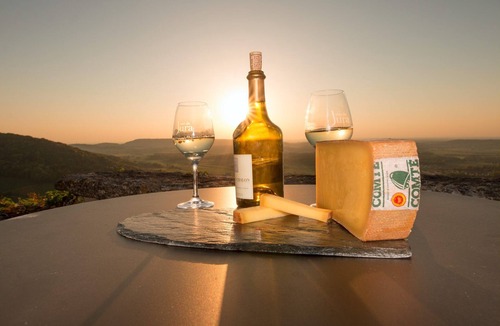 Montain House | Tour in the heart of the Jura vineyards