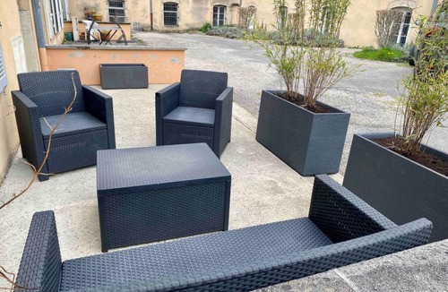 Lons-le-Saunier House | Town center house with terrace and private parking