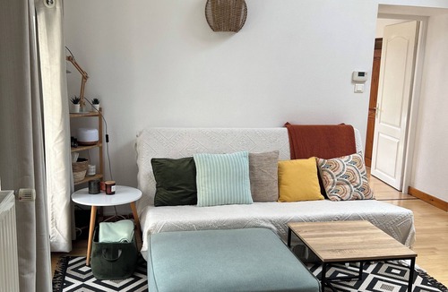 Lons-le-Saunier House | Town center house with terrace and private parking