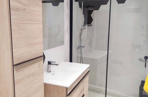 La Pradelle House | Town house with swimming pool, fast freeway access