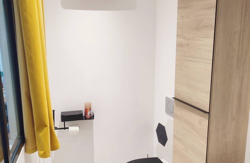 La Pradelle House | Town house with swimming pool, fast freeway access