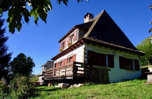 Saint-Jacques-des-Blats Ski Chalet | Traditional chalet 2mn from Super Lioran, ideal for your mountain vacations