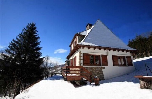 Saint-Jacques-des-Blats Ski Chalet | Traditional chalet 2mn from Super Lioran, ideal for your mountain vacations