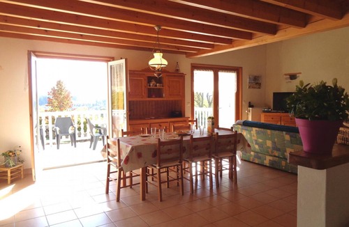 La Tuiliere Cottage | Traditional cottage with terrace, pets allowed