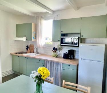 La Roque-sur-Pernes House | Traditional stone cottage in Provence