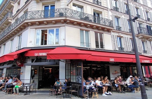 Saint-Gervais Apartment | TRANQUIL LIVING ON RUE RIVOLI: UNVEILING PARISIAN CHIC IN LE MARAIS