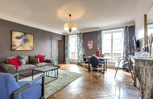 Saint-Gervais Apartment | TRANQUIL LIVING ON RUE RIVOLI: UNVEILING PARISIAN CHIC IN LE MARAIS