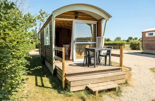 Perrex Cabin | Travel Trailer - 1 bedroom, sleeps 4