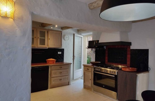 Malemort-du-Comtat House | Typical Provencal village house