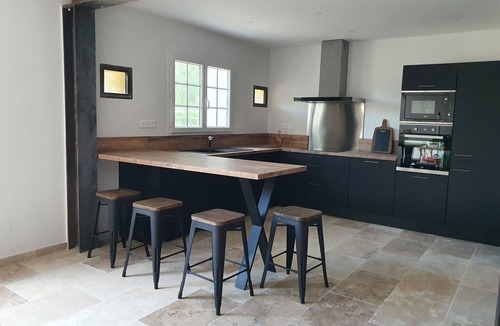 Carpentras House | Un Mas en Provence' gite and balneotherapy for two