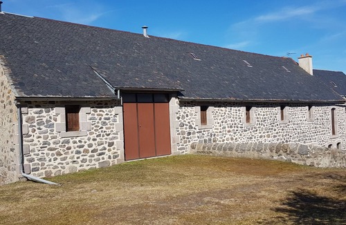 Neussargues en Pinatelle House | Une Ferme Rénovée au Cœur du Cantal Proche de la Station de ski du Lioran