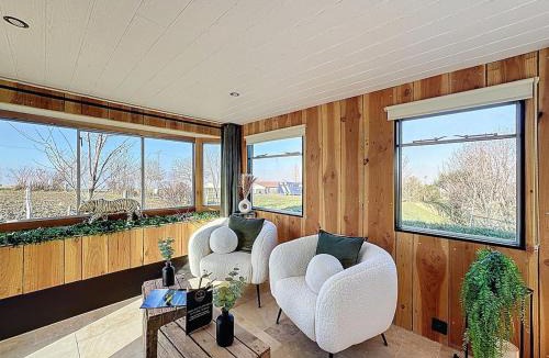 Vic-le-Comte Apartment | Unique Cabane 4 spa Centre Équestre & Snack