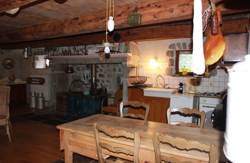 Saint-Victor-la-Riviere House | Unusual: A typical Auvergne house at the foot of the Sancy massif