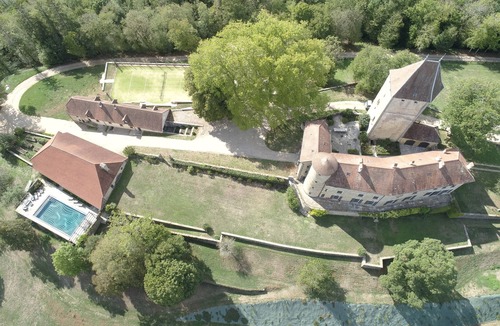 Marigna-sur-Valouse Apartment | Unusual gîte in the Dovecote of the Château