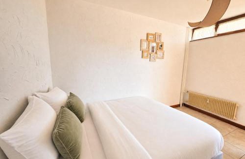 Gaillard Apartment | Urban Nest Geneva Tramway