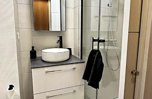 Gaillard Apartment | Urban Nest Signature 8B