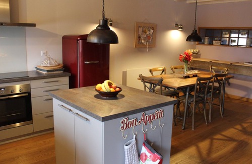 Montcony Apartment | Vacation apartment "Vers le Sud" in a former farmhouse with pool