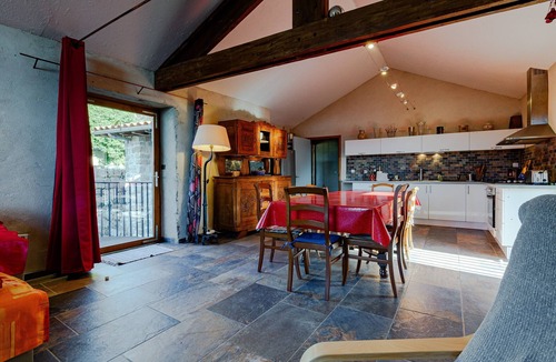 Gluiras House | Vacation Home "Gte De Chapelèche Les Glycines" with Private Terrace, Balcony & Wi-Fi