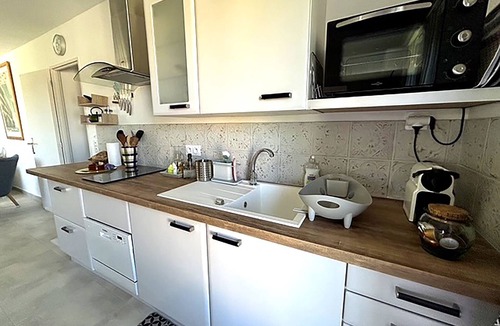 Saint-Didier Apartment | Vacation home in Provence near Mont Ventoux