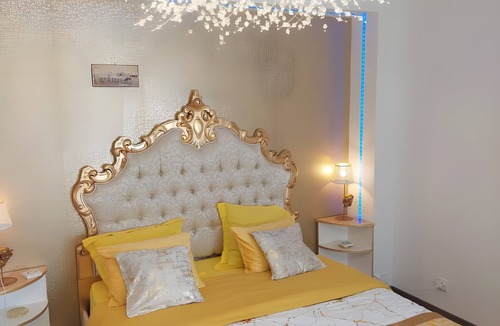 Egliseneuve-pres-Billom Bed & Breakfast | Venetian-Style Guest Room 24 m² with Mountain View, Wi-Fi, Air Conditioning
