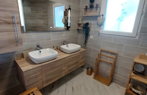 Egliseneuve-pres-Billom Bed & Breakfast | Venetian-Style Guest Room 24 m² with Mountain View, Wi-Fi, Air Conditioning