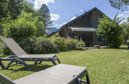 Nans-sous-Sainte-Anne Ski Chalet | Very beautiful 3* Cottage on the riverside, quiet in a green setting