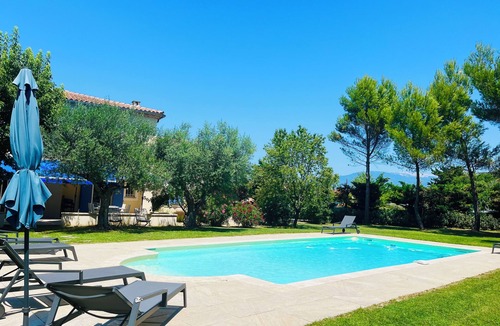 Mazan Villa | Very large villa with swimming pool and air-conditioned rooms + large garden with trees