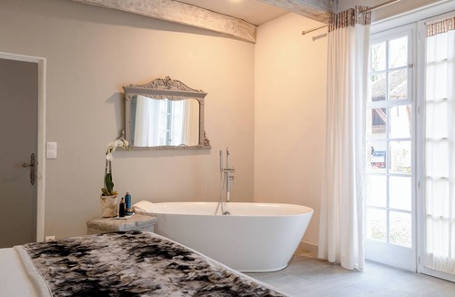 Gergy Bed & Breakfast | Very modern and spacious, in the colors of our natural habitat.