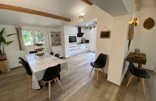 Taillades Villa | Very pleasant private villa with heated pool in the Luberon