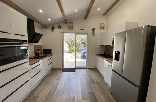 Taillades Villa | Very pleasant private villa with heated pool in the Luberon
