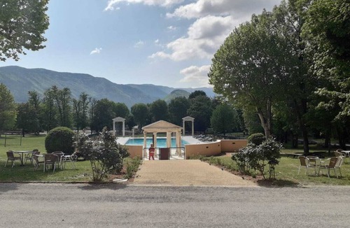 Montbrun-les-Bains Apartment | Vie de Château