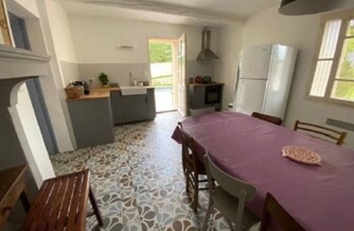 Malemort-du-Comtat House | Vieux Mas Rénové en Pierre sur Malemort du Comtat