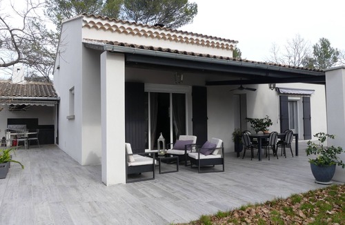 Saint-Didier Villa | Villa Climatisée Avec Piscine Pour 6 Personnes sur Terrain Clos