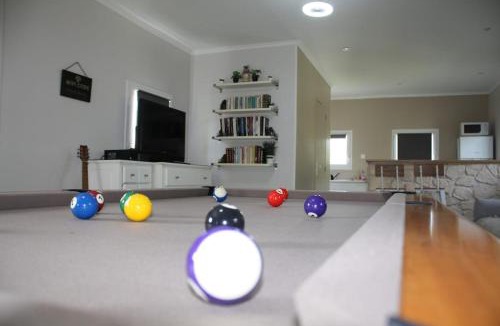 Revel-Tourdan Villa | Villa complète neuve, piscine privée et billard